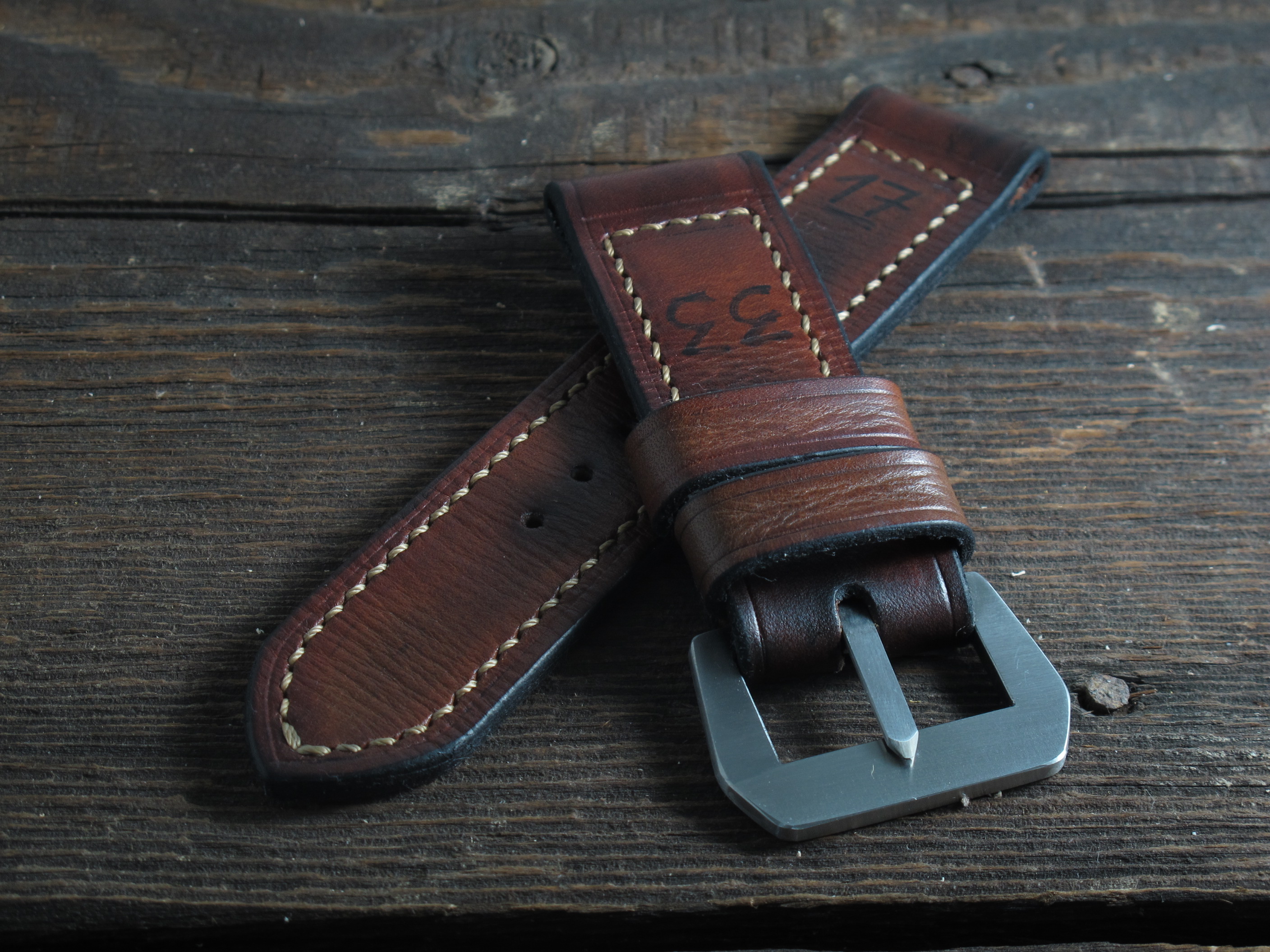 "Historica" handmade leather strap