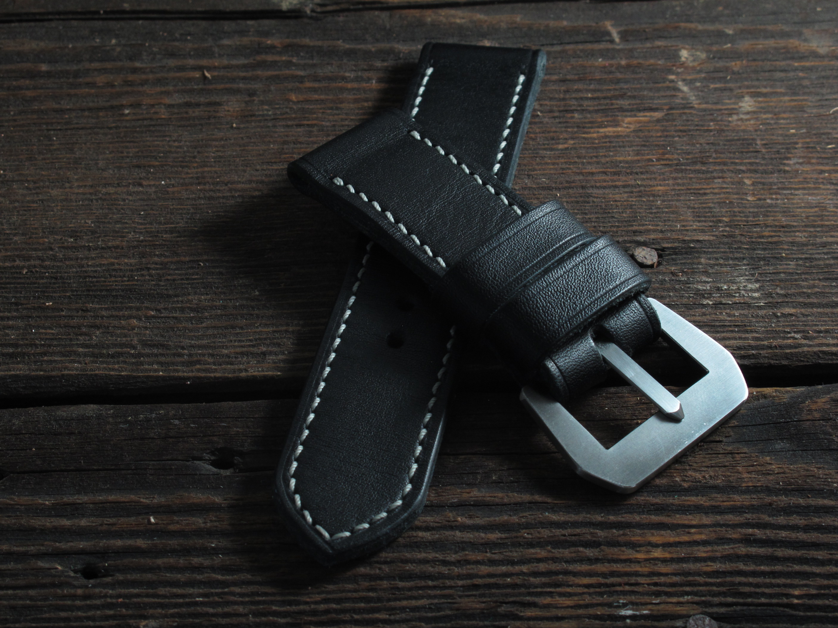 "Nero III" handmade leather strap