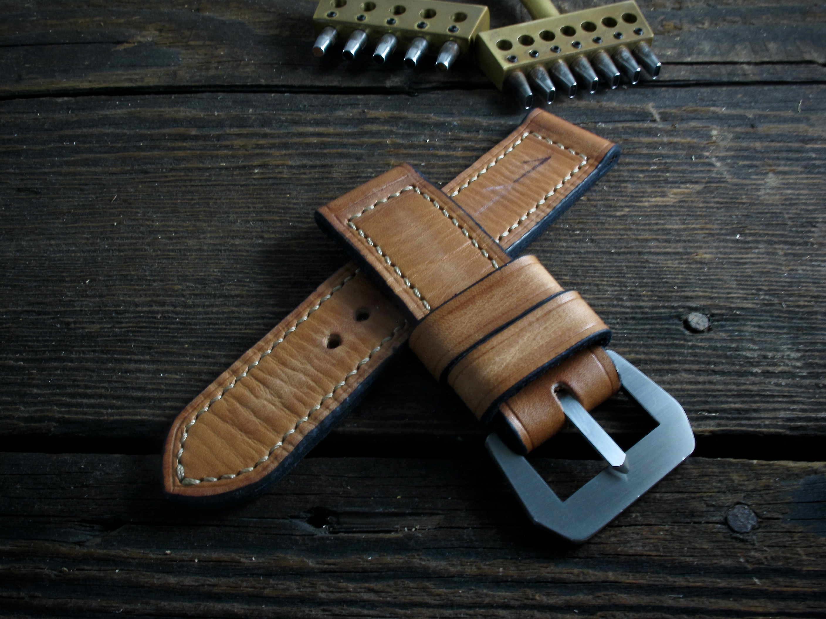 "Uno" handmade leather strap