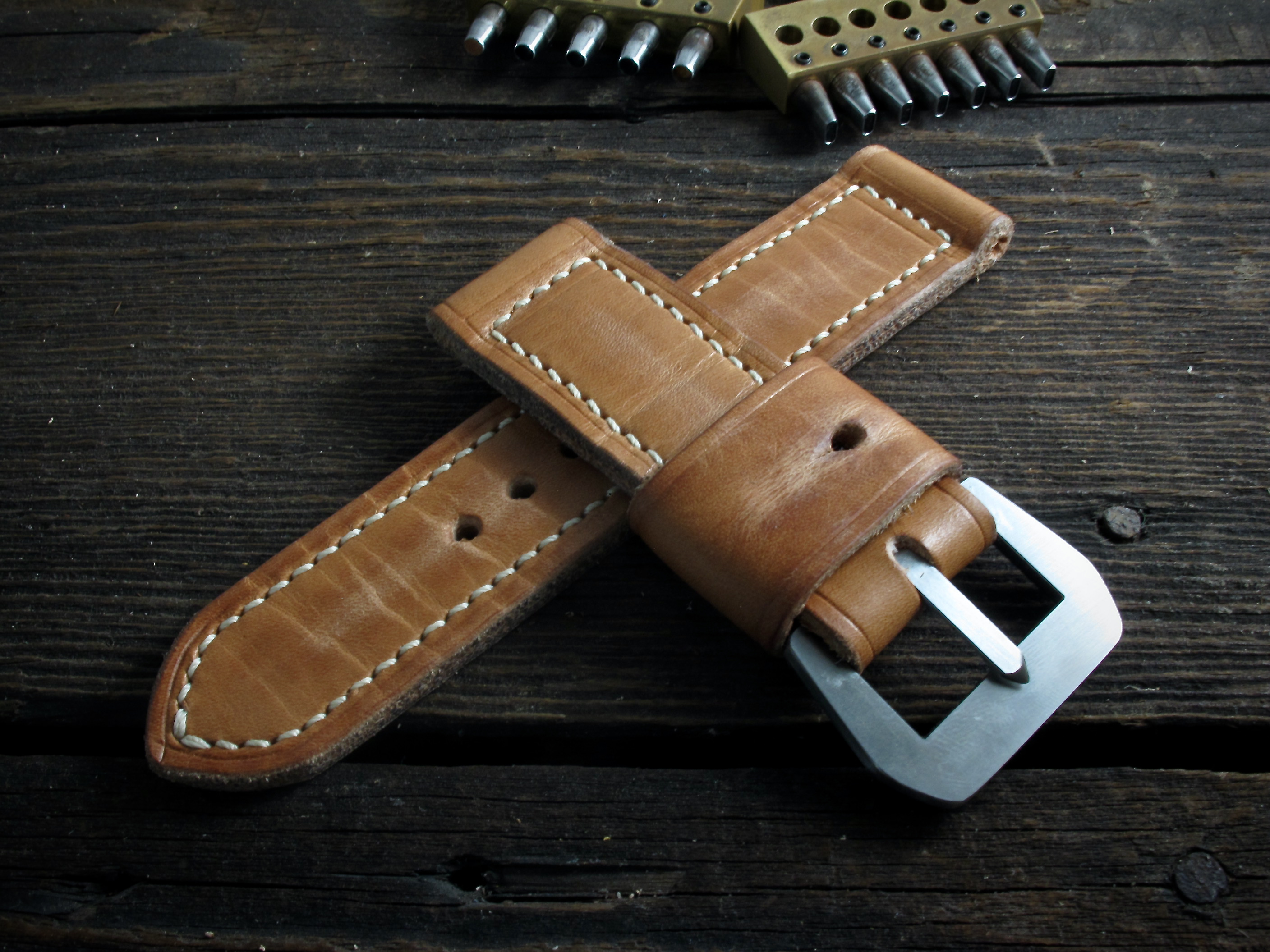 "Legend One" handmade leather strap