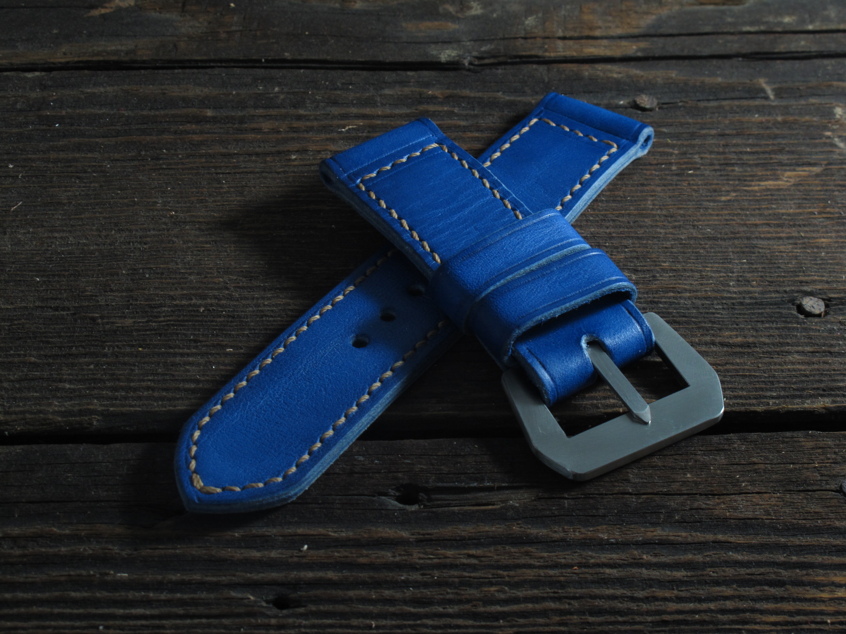 "Cobalto" handmade leather strap