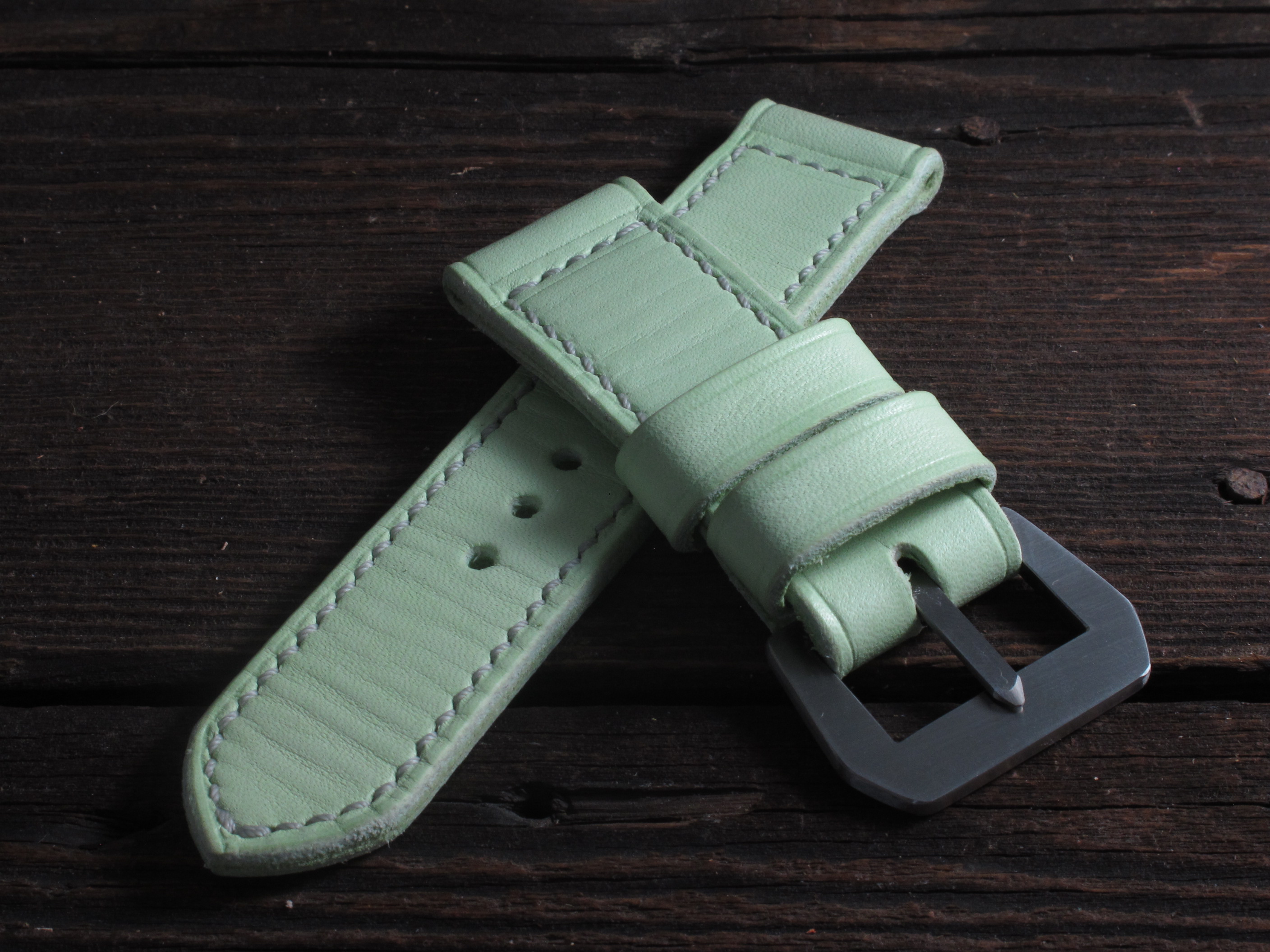 "Menta" handmade leather strap