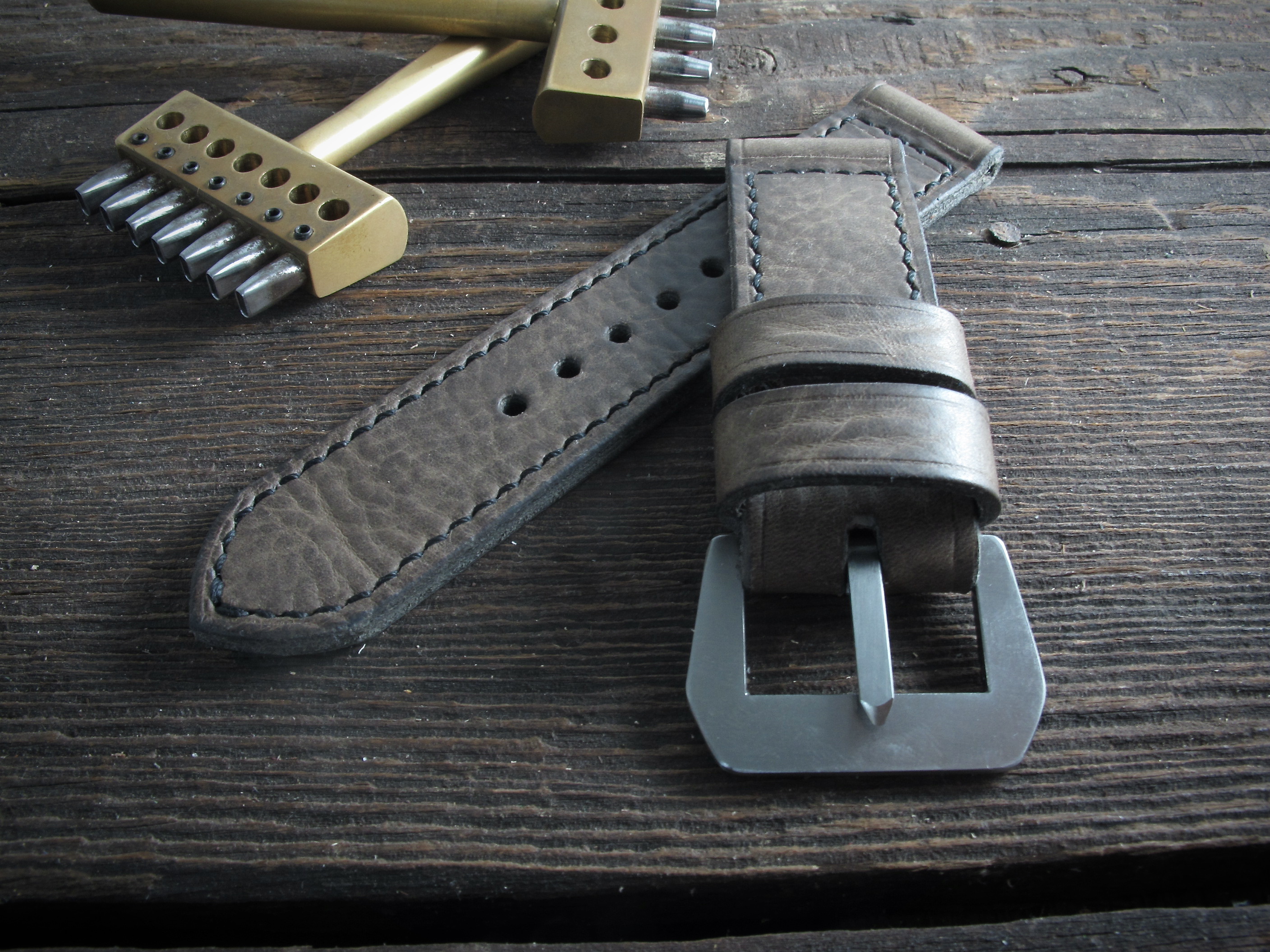 "Grigio" handmade leather strap