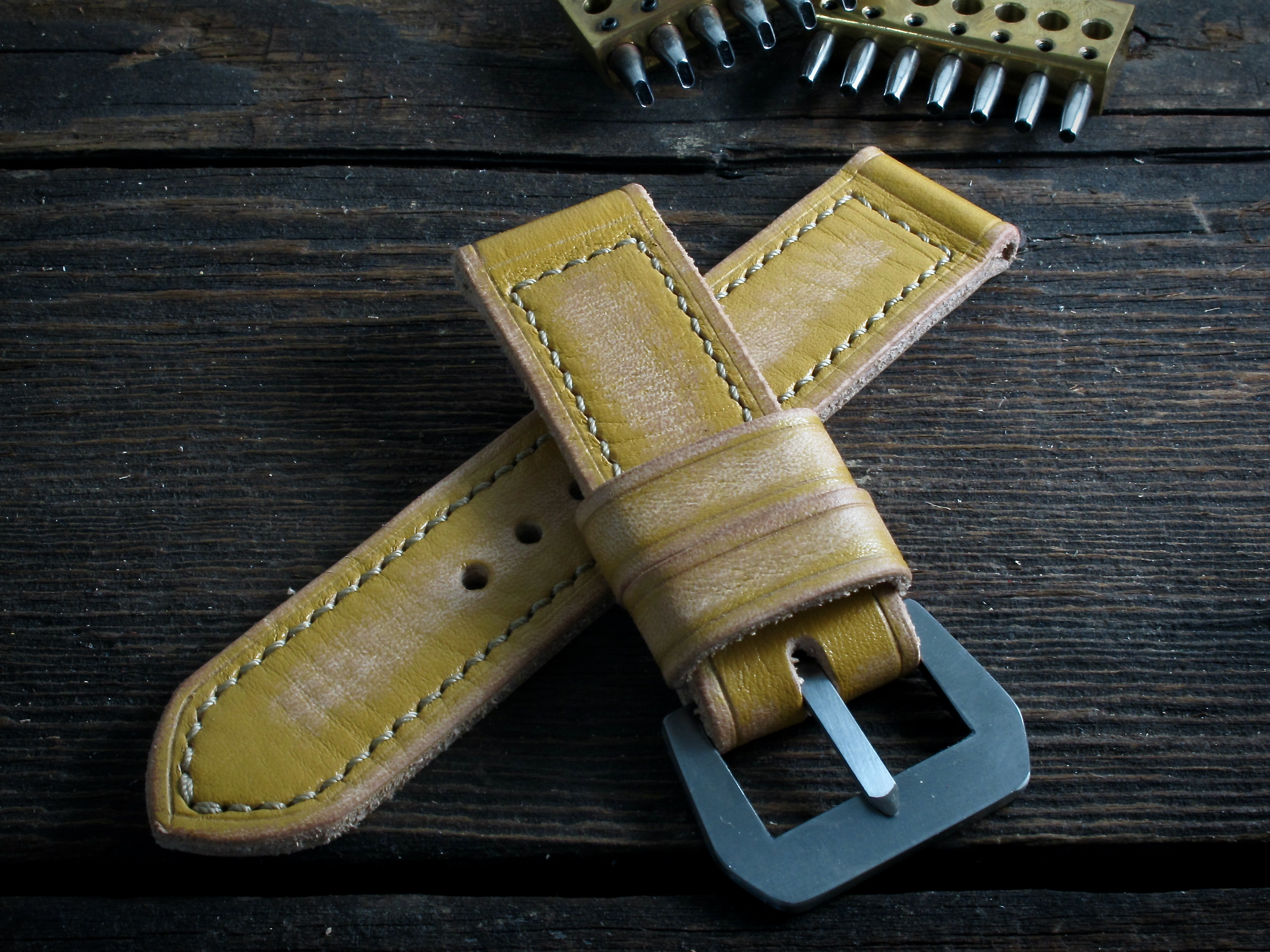 "Ocre" handmade leather strap