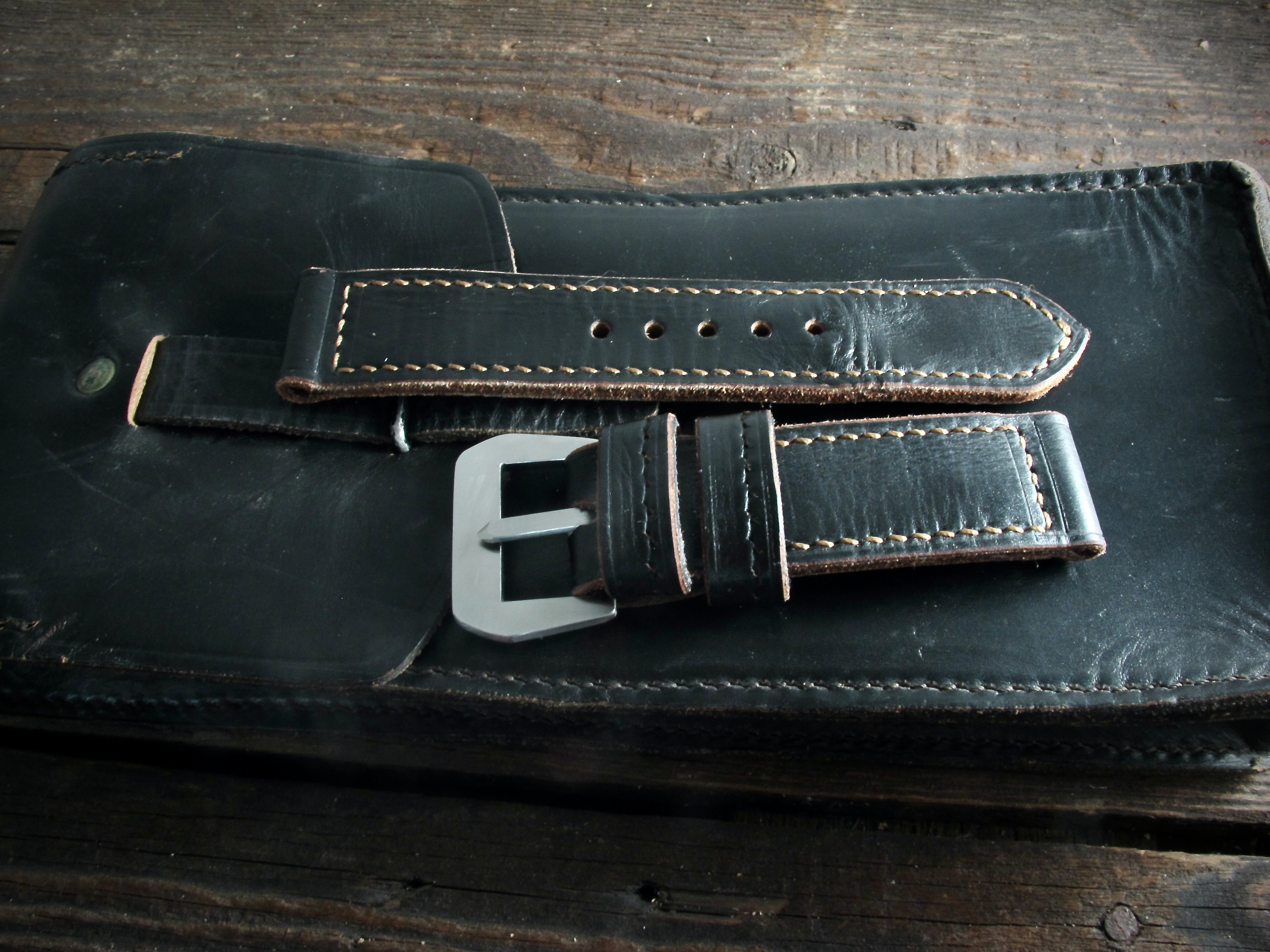 "French Ammo Black" handmade leather strap