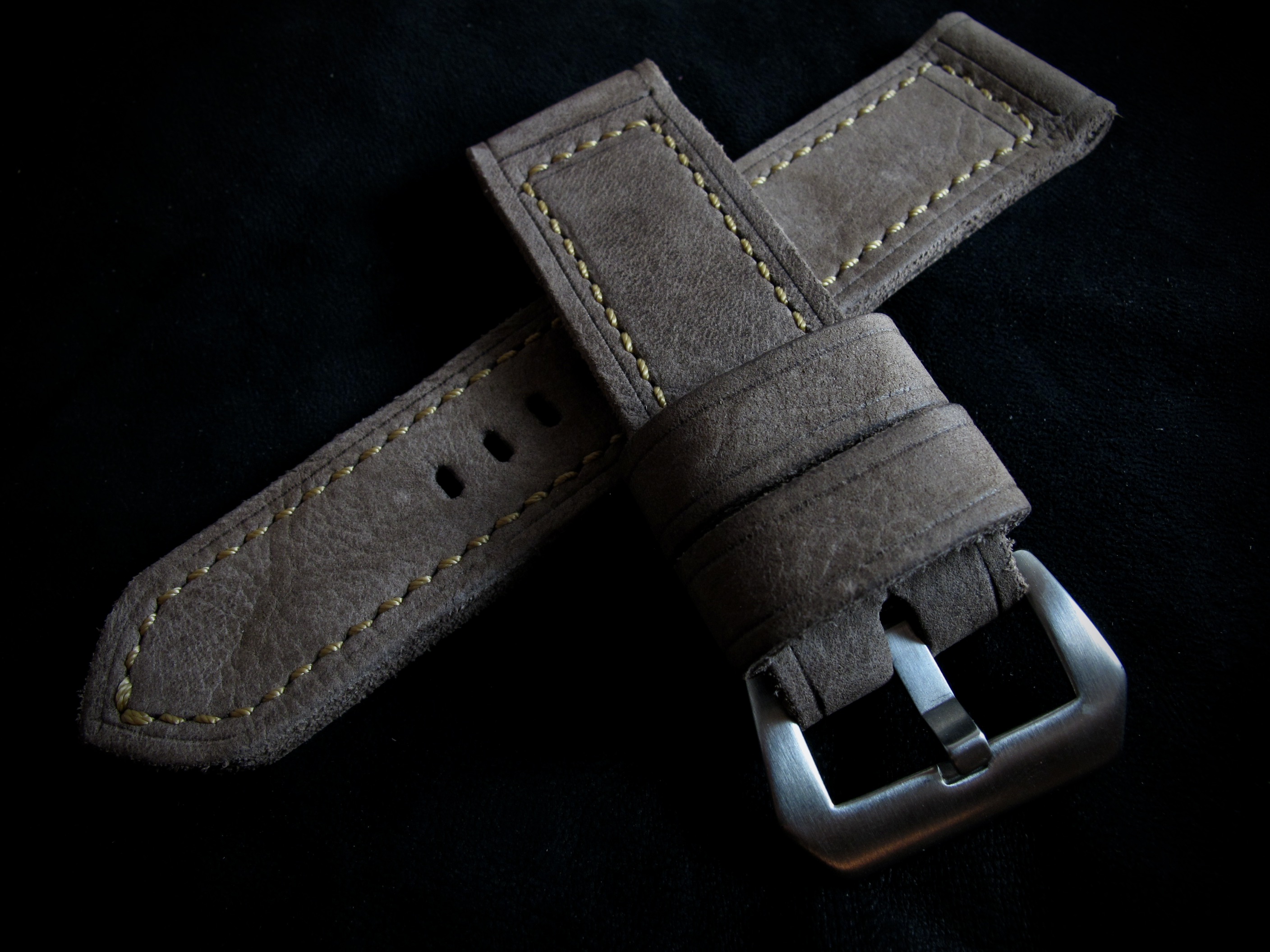"Terra" handmade leather strap